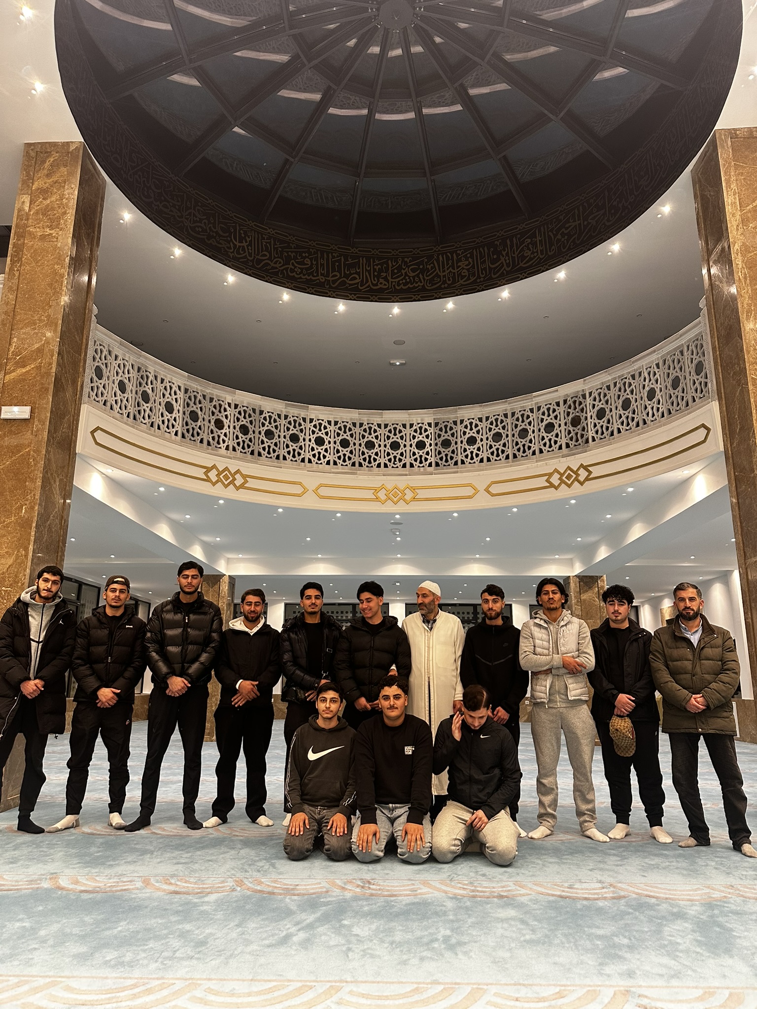 Photo de groupe avec le dôme