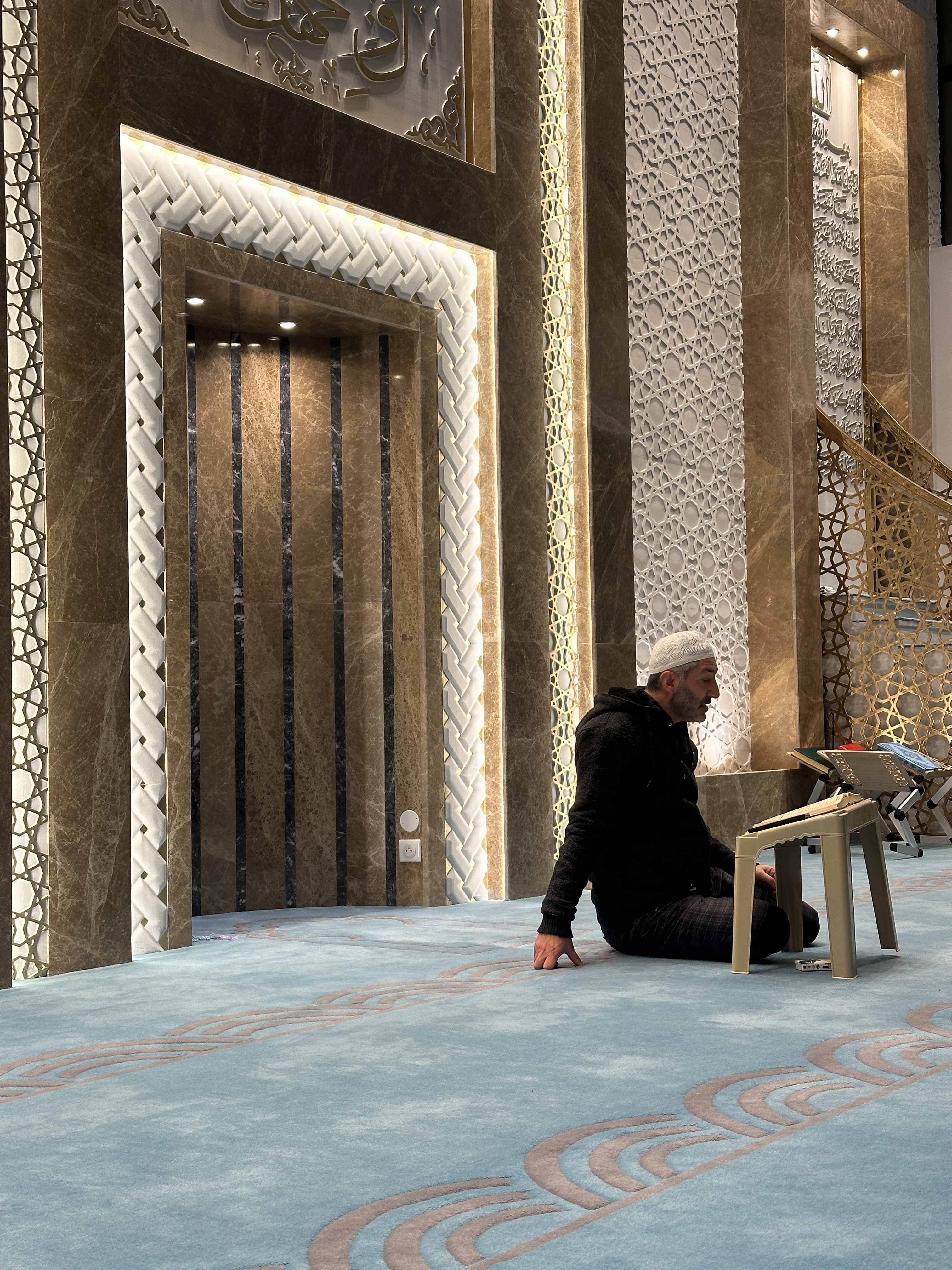 Lecture du Coran dans la mosquée